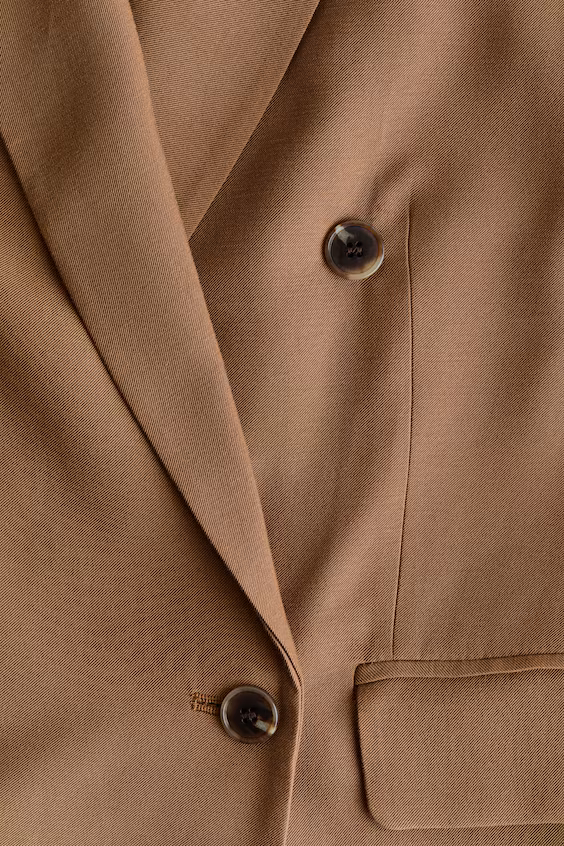 Пиджак с заостренными лацканами