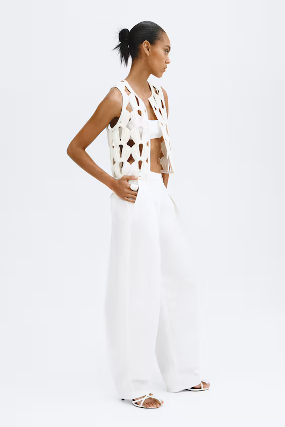 Жилет с кружевным узором