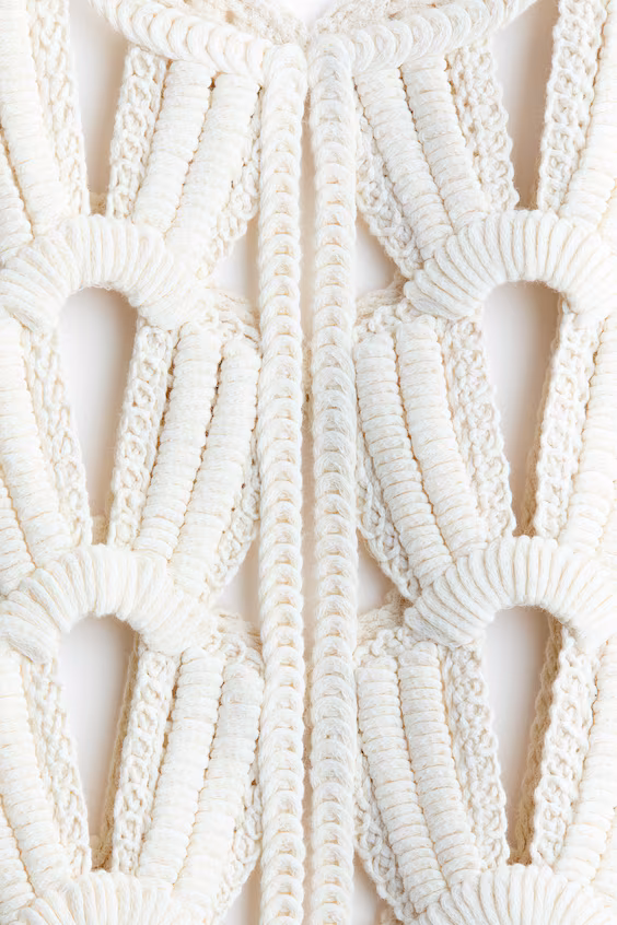 Жилет с кружевным узором