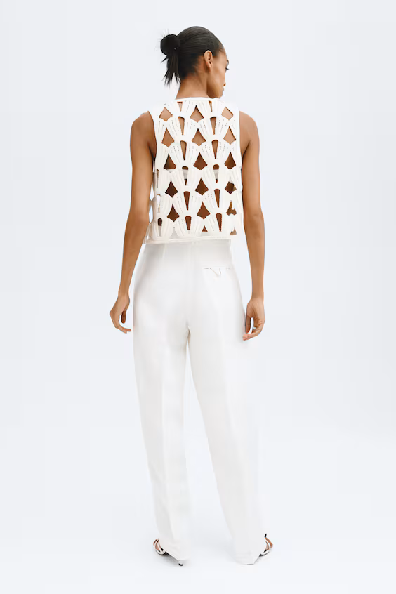 Жилет с кружевным узором