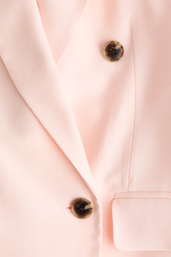 Пиджак с заостренными лацканами