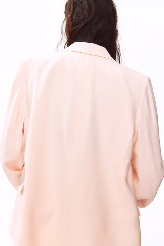 Пиджак с заостренными лацканами