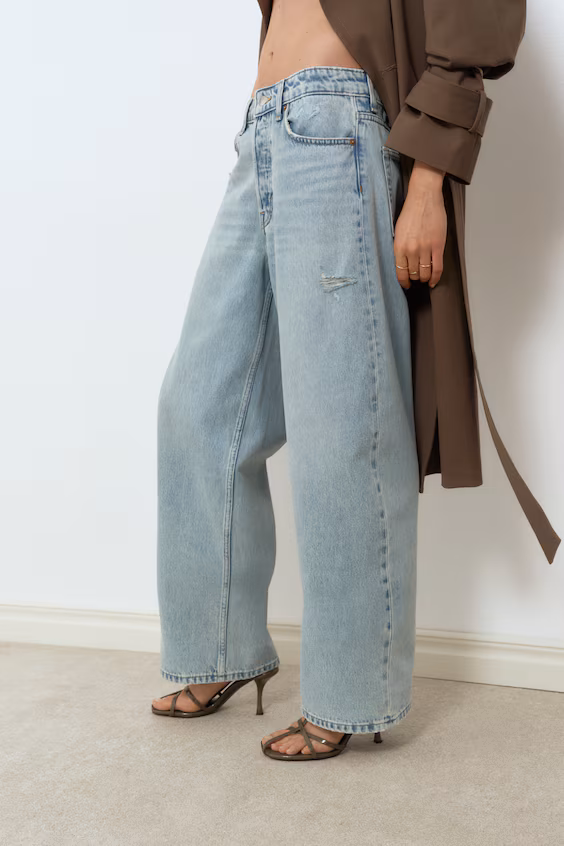 Джинсы с обычной талией и бочками до щиколотки