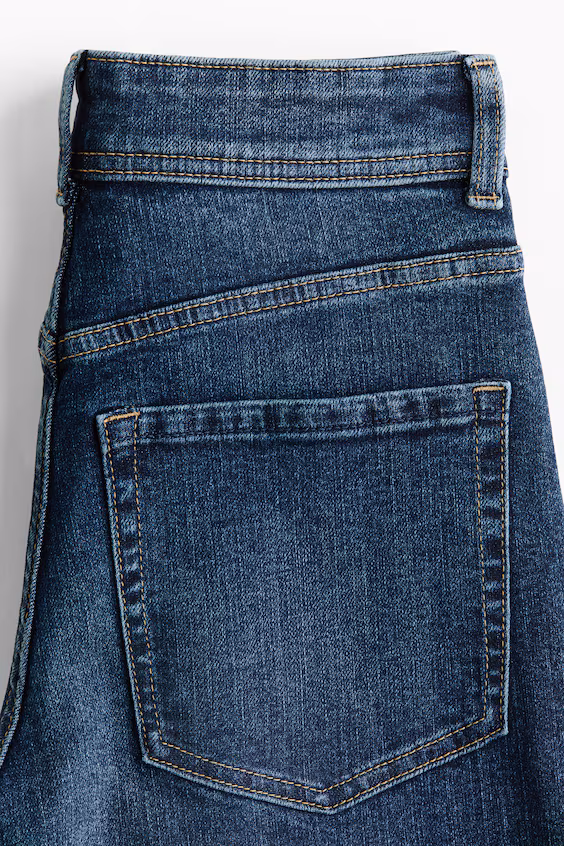 Джинсы прямого кроя с широкой посадкой до щиколотки