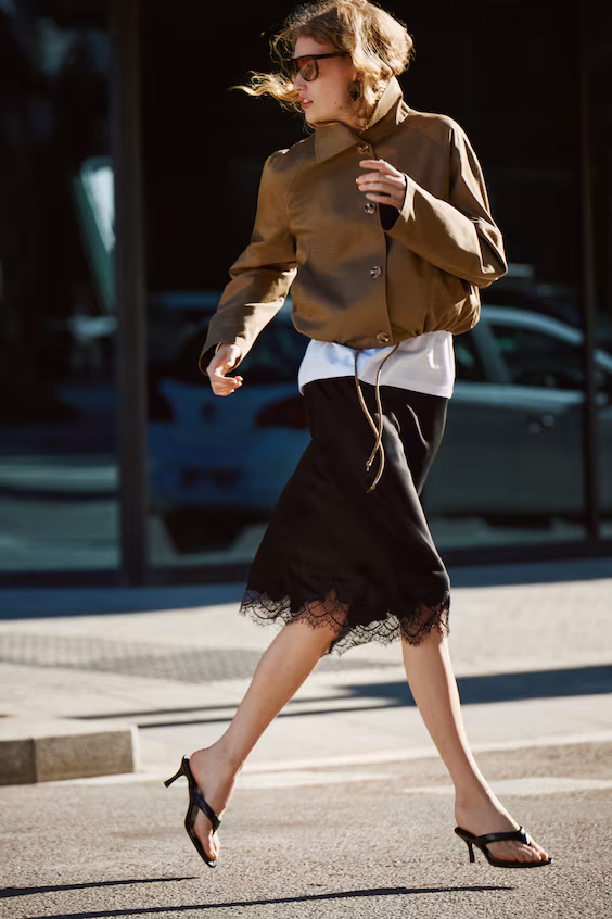 Юбка со шнуровкой и кружевом