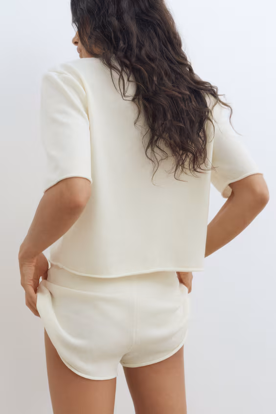 Пальто из тонкой вязаной ткани