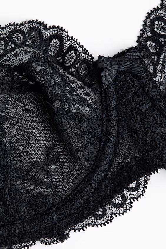 Бра с каркасами и кружевом