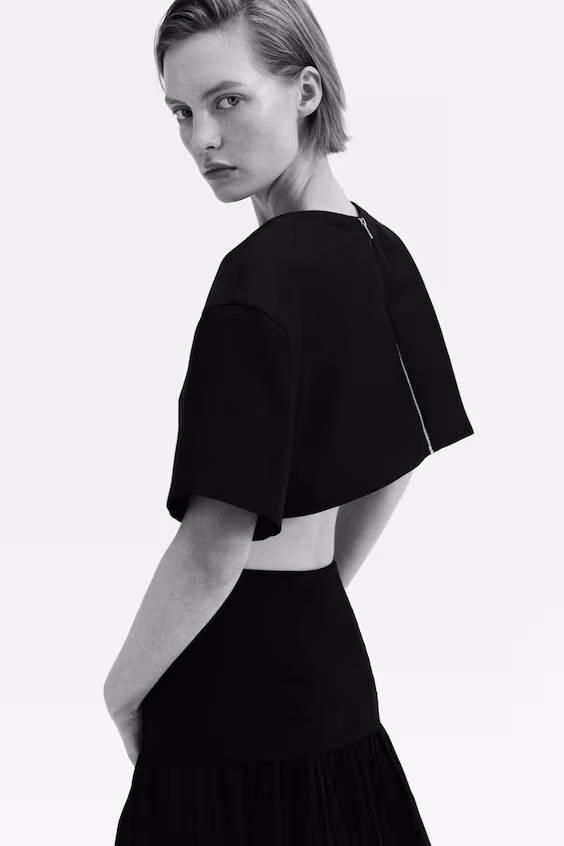 Короткий свитер