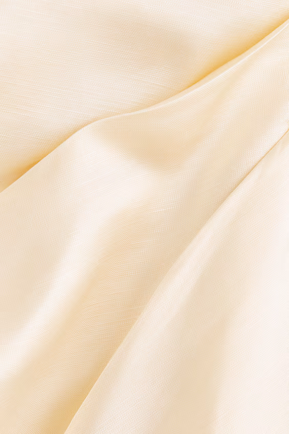 Топ без бретелей из атласа