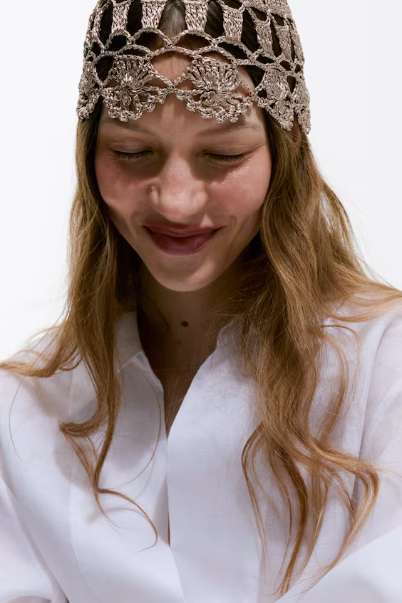 Шапка с эффектом вязки