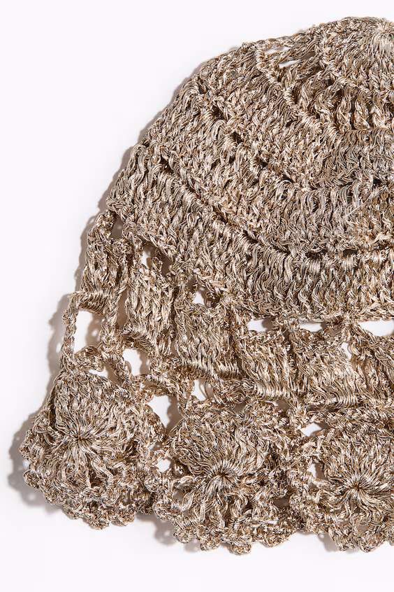 Шапка с эффектом вязки