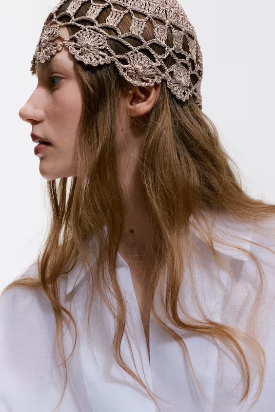 Шапка с эффектом вязки