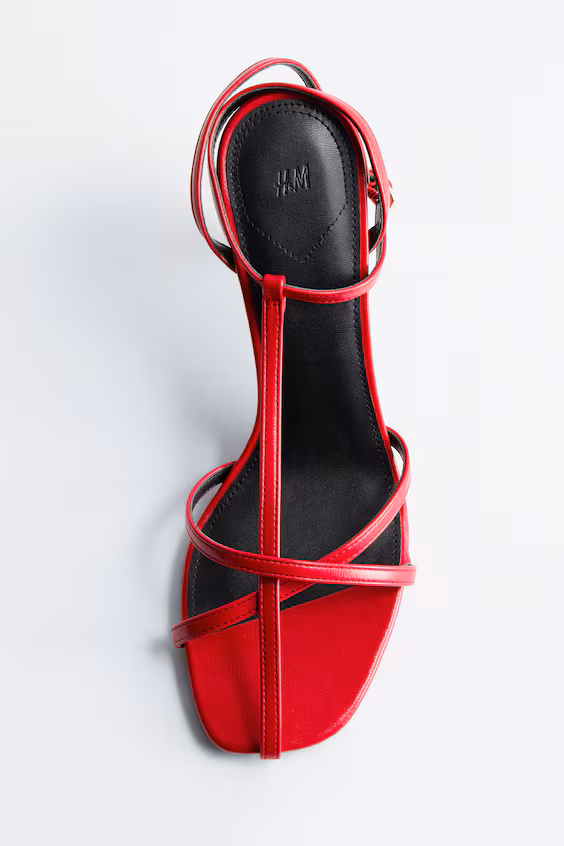 Босоножки на высоком каблуке с ремешками