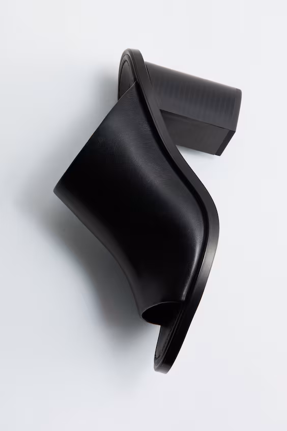 Босоножки на толстом каблуке