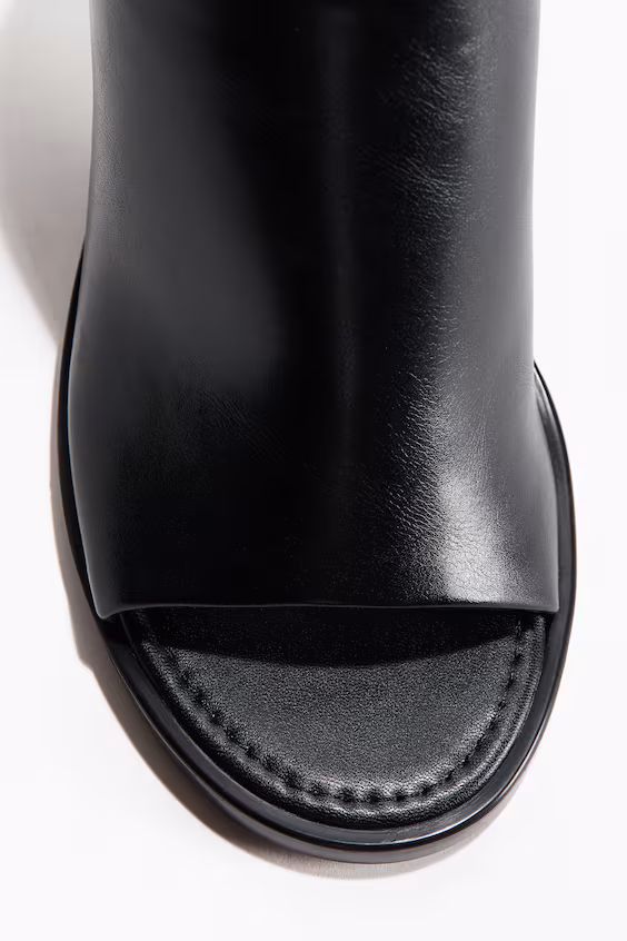 Босоножки на толстом каблуке