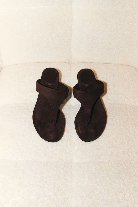 Босоножки на каблуке котенок