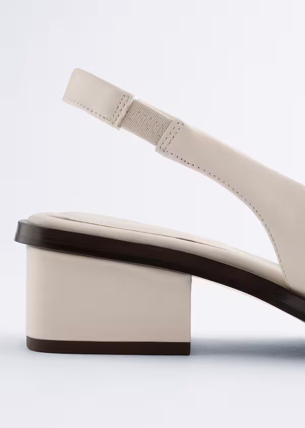 Сандалии из мягкой гладкой кожи с ремешком на пяточной части