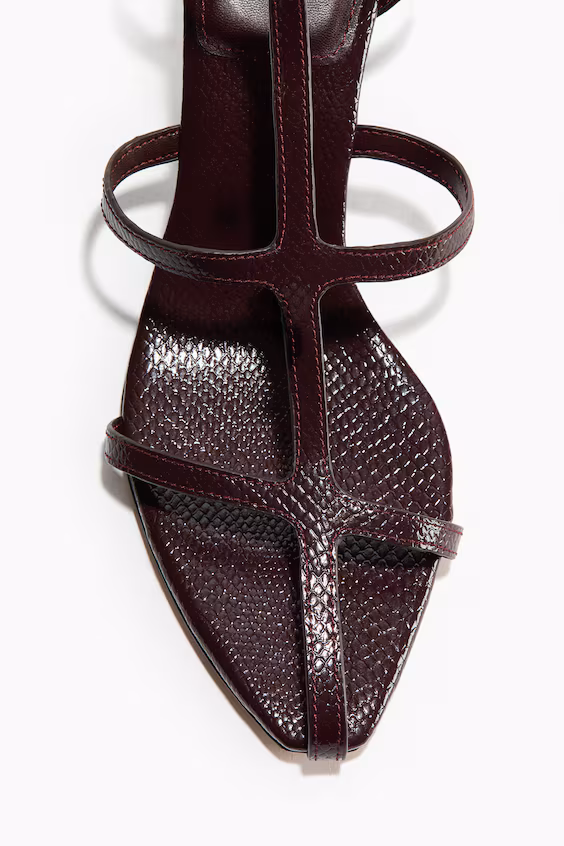 Сандалии на высоком каблуке