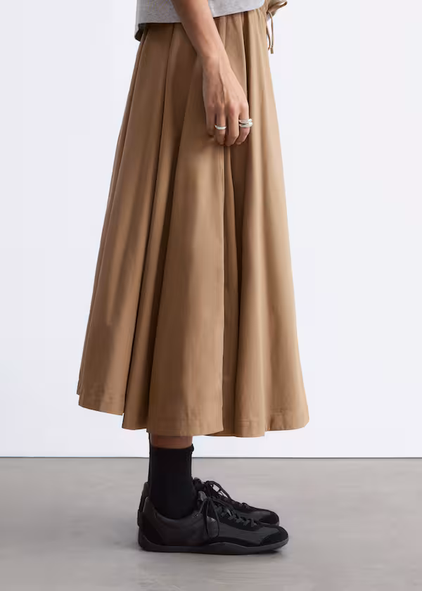 Минималистичные кожаные кроссовки