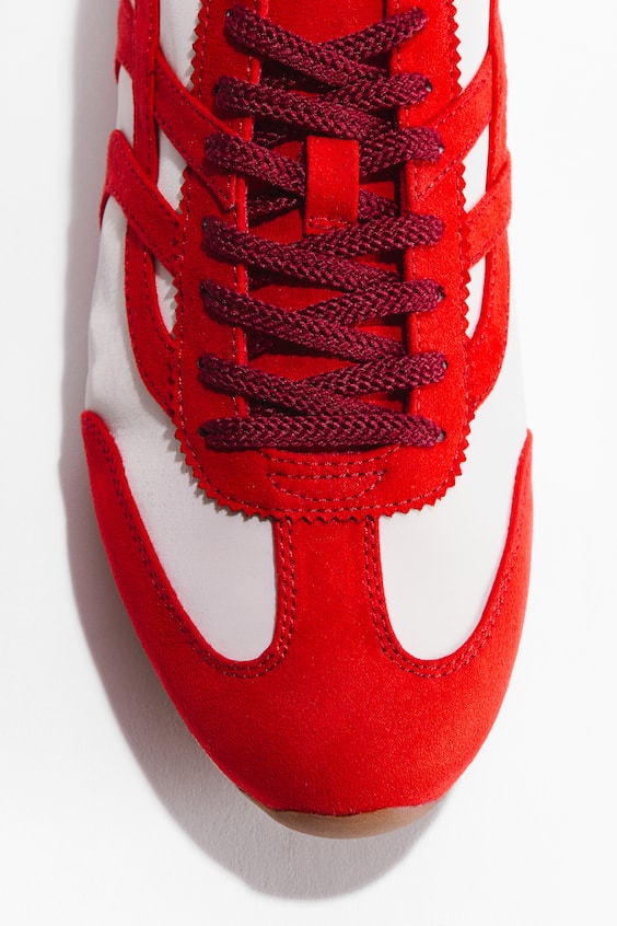 Красно-белые кеды