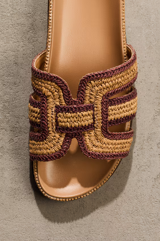 Сандалии из плетеного соломенного материала