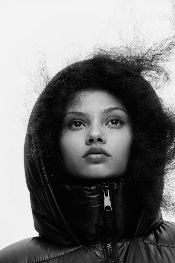 Утепленный пуховик с капюшоном