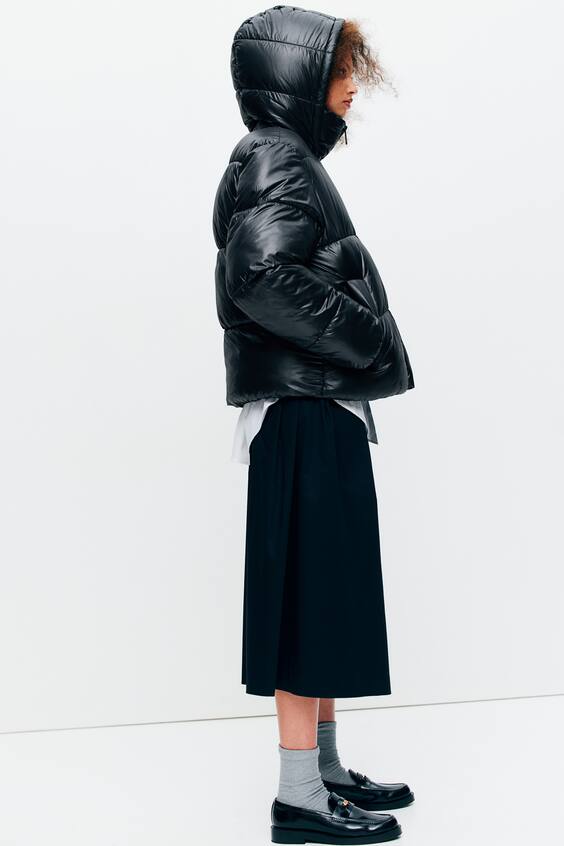 Утепленный пуховик с капюшоном