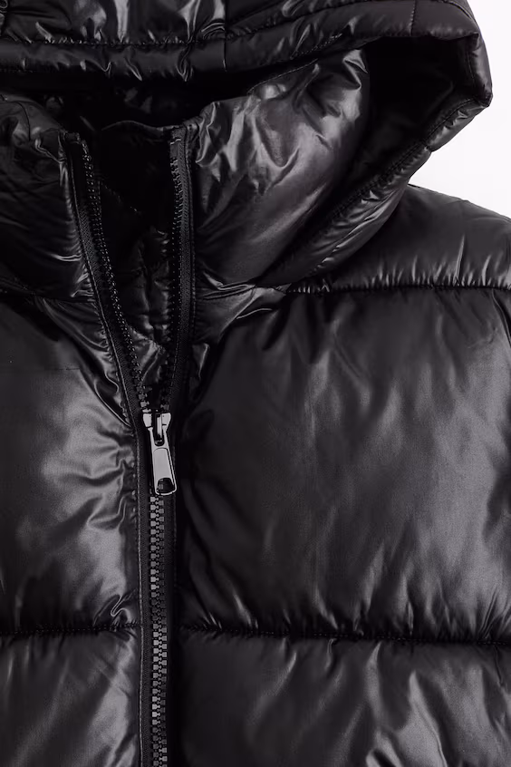 Утепленный пуховик с капюшоном