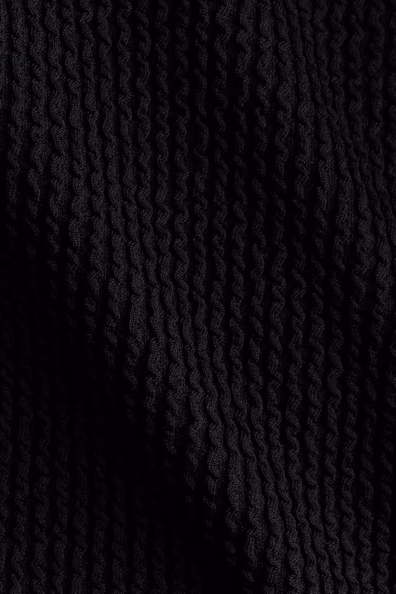 Купальник с высоким вырезом и поролоновыми чашечками