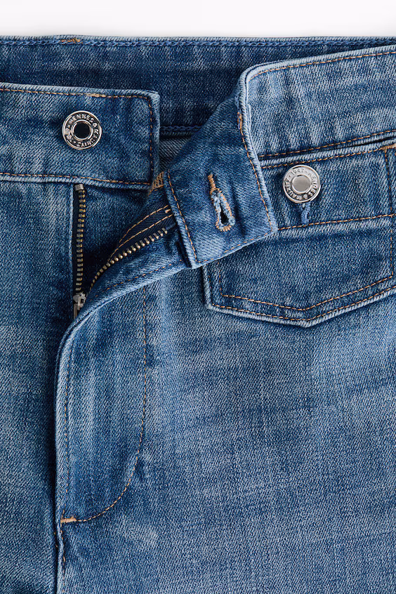 Джинсы с высокой посадкой и широкими штанинами до щиколотки