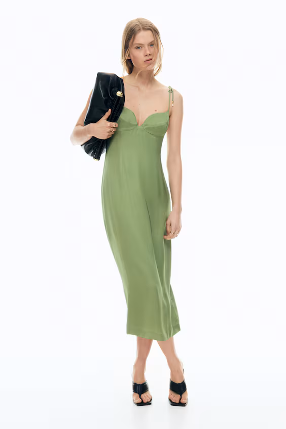 Платье из атласа с завязками на лямках