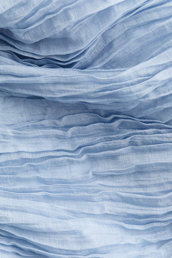 Платье без рукавов с морщинами