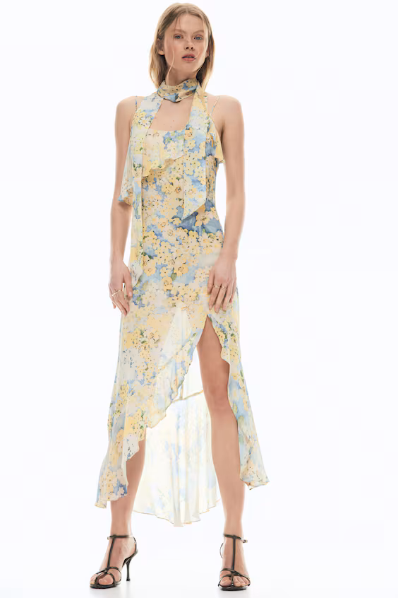 Платье из шифона с оборкой и шарфом