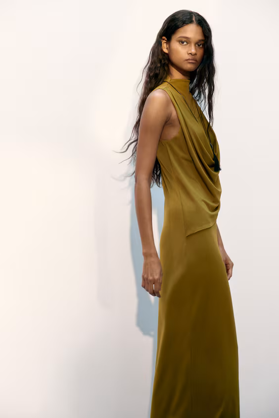 Длинное платье с драпировкой