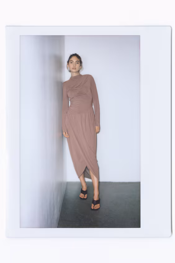 Платье из джерси с драпировкой