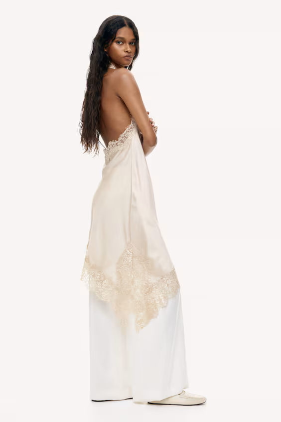 Платье с вырезом галстук в атласе