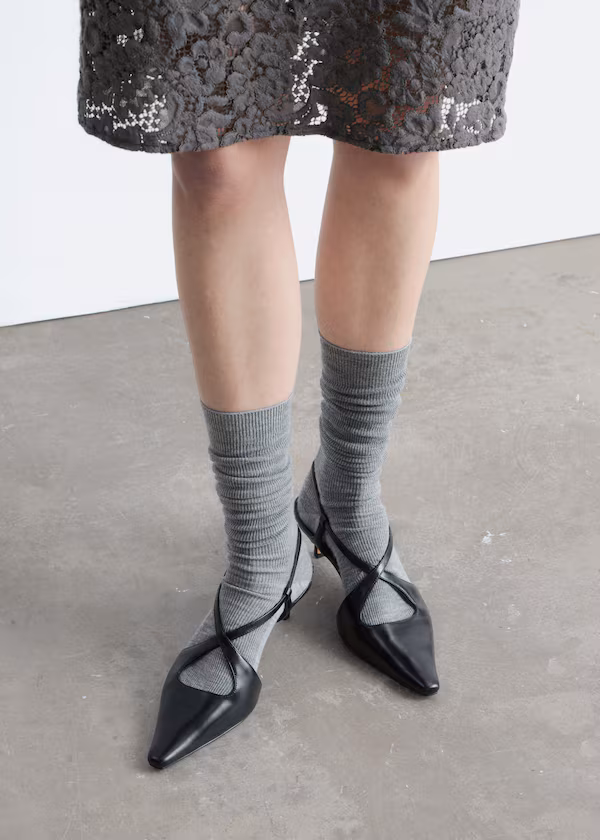 Туфли на каблуке из кожи с крест-накрест ремешком