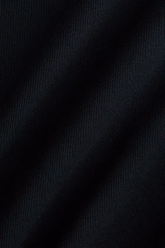 Короткое пальто с капюшоном и молнией