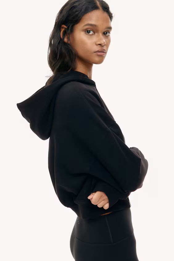 Короткое пальто с капюшоном и молнией