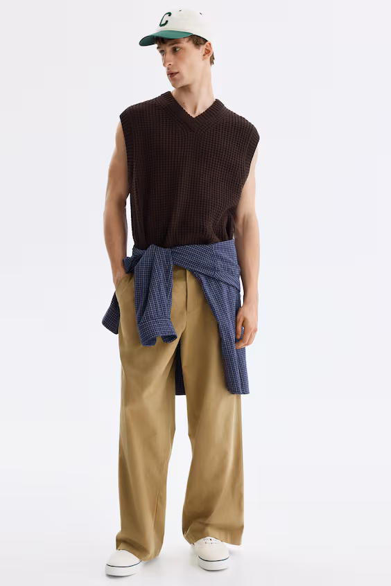 Жилет из трикотажа стандартного кроя