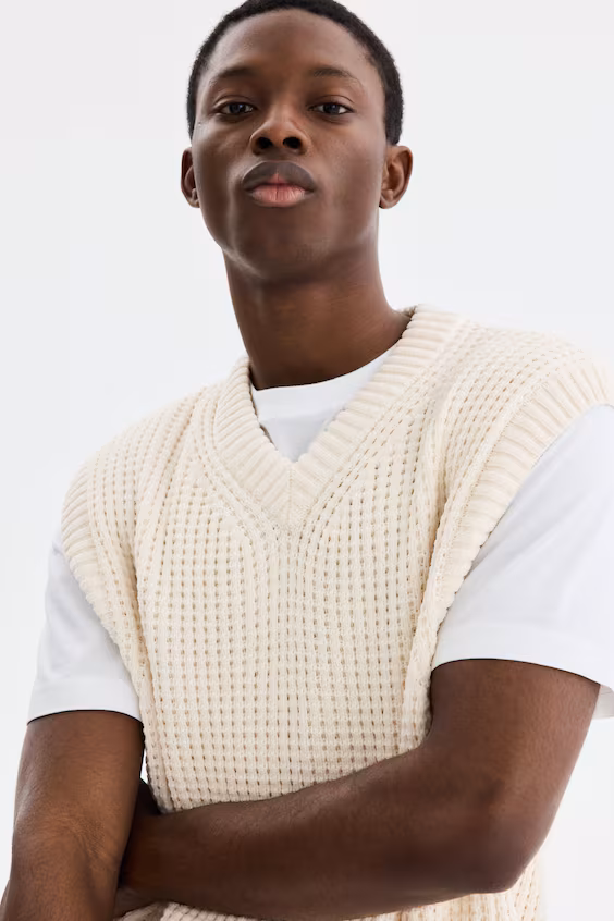 Жилет из трикотажа стандартного кроя