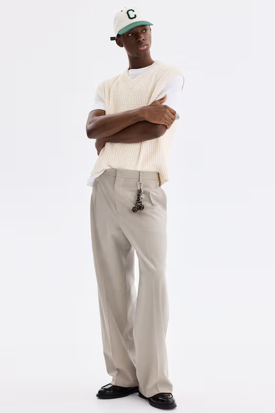 Жилет из трикотажа стандартного кроя