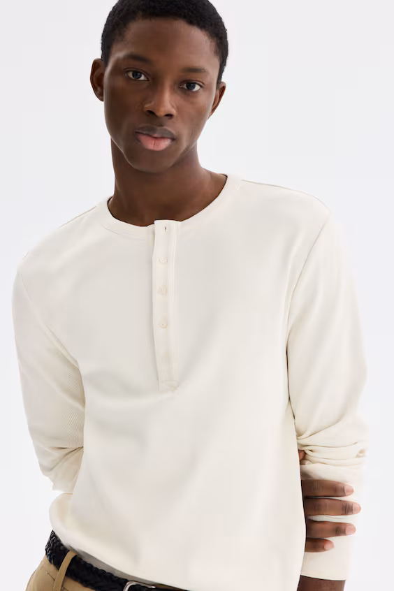 Вязаная свитер с пуговицами силуэта slim fit