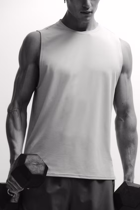 Топ для спорта с технологией drymove™ стандартного кроя