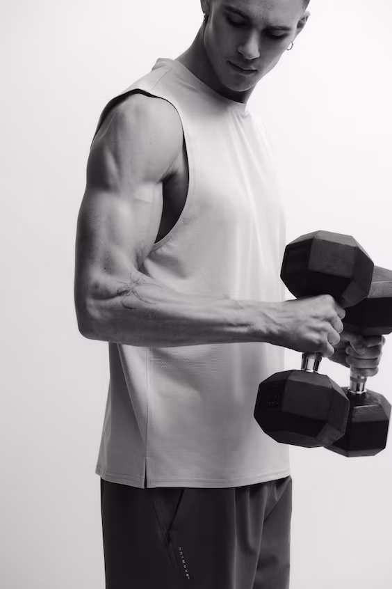 Топ для спорта с технологией drymove™ стандартного кроя