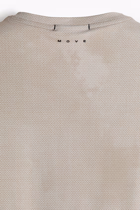 Топ для спорта с технологией drymove™ стандартного кроя