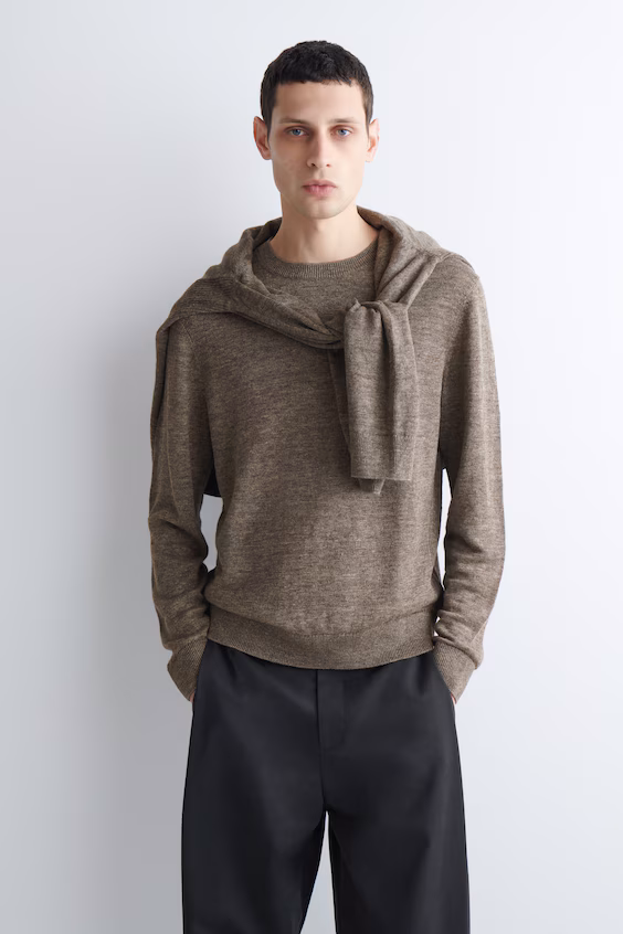 Свитер из льняной пряжи с круглым вырезом