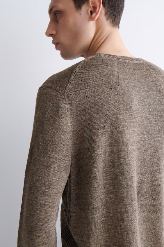 Свитер из льняной пряжи с круглым вырезом