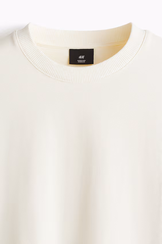 Футболка с квадратным силуэтом oversized fit