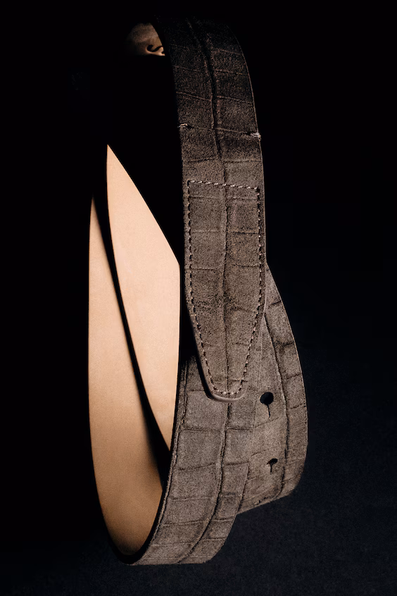 Ремень без пряжки из замши с эффектом крокодила